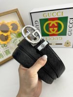 品名：古奇.Gu...Ci 自动带 材质：原单牛皮腰带 专柜原单品质、做工精细，时尚大牌，送人自用首选包装： 请认准如图专柜包装赠送打孔器手提袋专柜礼盒宽度3.