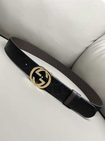 特 双面经典热压款 3.7双面腰带，一侧为Gucci Signature皮革，反面一侧为单色皮革。配以互扣式双G带扣 - 点击图像关闭