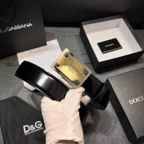Dg。宽4.0Cm 新款 简约百搭皮革腰带 Dolce&Gabbana Milano 标牌装饰别具一格。 鞍皮腰带，搭配钯色电镀金属 Dolce&Gabbana