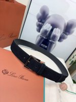 特 Loro Piana诺悠翩雅经典男士休闲腰带，柔软Alsavel制成，牛剖层绒面革，镀钯金属扣带有Loro Piana标志。3.5㎝宽，