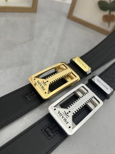 品名：普拉达 原单 自动带 材质：原单牛皮腰带 百分百头层牛皮腰带保证真皮，24K纯钢扣，专柜原单品质、做工精细，时尚大牌，送人自用首选包装： 请认准如图专柜包