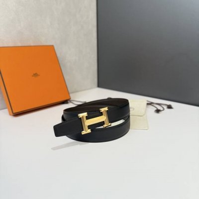 特 爱马仕HermèS男款腰带以其精湛的工艺、高品质的材料和经典的设计而备受推崇，是男士时尚配饰中的顶级选择。最具标志性的设计是带有“H”标志的扣头，简约大气且