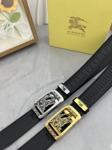 品名：巴宝莉 自动带 材质：原单牛皮腰带 百分百头层牛皮腰带保证真皮，24K纯钢扣，专柜原单品质、做工精细，时尚大牌，送人自用首选 包装： 请认准如图专柜包装赠