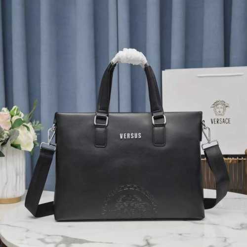 新品范思哲男士上品手提斜挎包专柜热销爆款，请认准皮质和细节，高端大气上档次原版质量原版牛皮 和高档进口五金，皮质，柔软，手感超好 高档、大气、超有型 独家：首发