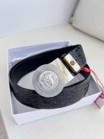 品名：Versace.范思哲原单腰带 皮带 型号：挂扣，经典人头纯铜材质扣头，头层牛皮，图片实物拍摄 材料：百分百头层牛皮，保证真皮。24K纯钢扣双面可用专柜同 - 点击图像关闭