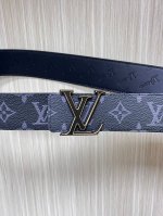 特 4.0当季新款 一面进口小牛皮 一面进口帆布印花 可双面用 搭配精品扣头 实物实拍
