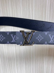 特 4.0当季新款 一面进口小牛皮 一面进口帆布印花 可双面用 搭配精品扣头 实物实拍