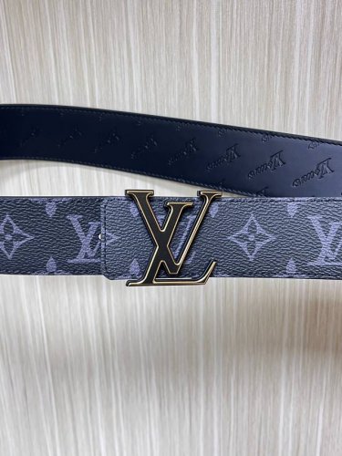 特 4.0当季新款 一面进口小牛皮 一面进口帆布印花 可双面用 搭配精品扣头 实物实拍