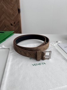 Bv 2026新款女士编织Watch腰带 纯手工Intreccio小格子编织 原厂真麂皮搭配微复古银色表扣设计针扣 宽度2.5Cm 颜色: 橄榄绿 DDD