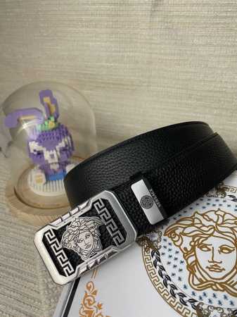 品名：Versace.范思哲 材质：原单牛皮腰带 百分百头层牛皮腰带保证真皮，24K纯钢扣，专柜原单品质、做工精细，时尚大牌，送人自用首选 包装： 请认准如图专 - 点击图像关闭