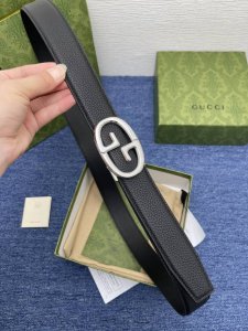 品牌 古驰 Gucci 描述 采用高级gucci Signature真皮精制而成，触感厚实，饰以双g商标带扣。腰带为意大利尺寸，请在购买前参阅腰带尺寸指南. 原
