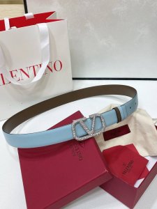 Vlogo Signature可双面佩戴小牛皮腰带 - 施华洛世奇仿水晶装饰Vlogo Signature搭扣 -外层金属质感小牛皮 -内部亮面小牛皮 -宽度：