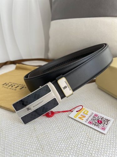 品名：巴宝莉.Burberry 腰带自动带 皮带 型号：自动扣，纯钢材质自动扣，自动带身，双面头层牛皮 材料：百分百头层牛皮，保证真皮。24K纯钢扣专柜同等质量