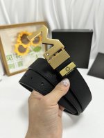 品名：万宝龙 Montblanc 材质：原单牛皮腰带 百分百头层牛皮腰带保证真皮，24K纯钢扣，专柜原单品质、做工精细，时尚大牌，送人自用首选 包装： 请认准如