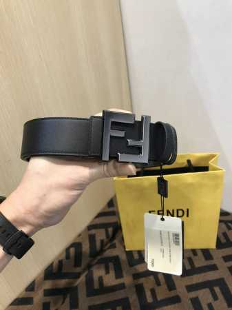 特 配送专柜包装 打孔针 新款 Fd 宽38 Mm 支持Nfc 芯片扫描，标志造型皮带，原版F拉丝枪色铆钉扣，进口原版小牛纹配老花制成，手感柔软，镀金表面金属制 - 点击图像关闭
