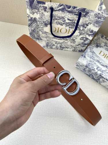 特 宽度3.0Cm Dior 迪奧 爆款平面無線帶身 Saddle两面头层牛皮皮带。 光亮金属“Cd”标志 採用進口雙面頭層牛皮