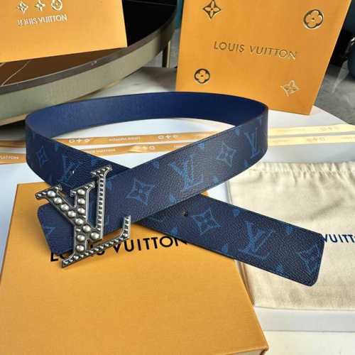 L0Uis Vuitt0N 專櫃最新升級版本 寬度40毫米 精湛工藝定制帆布面料襯托進口小牛皮十字紋底 搭配精鋼鉚釘設計字母搭扣 雙面用 經典百搭款！