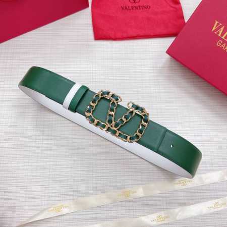 配送专柜全套包装 等级：专柜同步.原版包装.代购级别 材料：Valentino 此款采用进口原版皮搭配纯铜经典V字扣 多色可选 双面用设计 时尚潮流 专柜宽度： - 点击图像关闭