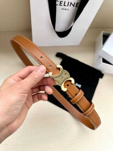 特 宽度2.5cm CELINE TRIOMPHE中号光滑进口牛皮革腰带 头层牛皮 中腰 宽度1英寸 2.5厘米 TRIOMPHE 配领扣带扣 编号：45AK9