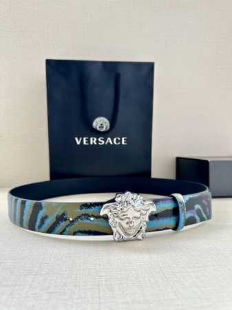 宽度3.8Cm Versace 皮带，配有立体La Medusa双面搭扣，一面饰有Barroco印花。 La Medusa搭扣 腰带环 底面料：100%牛皮 - 点击图像关闭