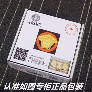 品名：范思哲.Ver Sace镶钻 型号：认准如图专柜包装，赠送打孔器 材料：百分百头层牛皮，保证真皮。美人头钢扣，镶钻工艺专柜同等质量， 送人自用首选 包装：