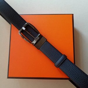 品牌:杰尼亚 价格:特P180 尺寸:带宽34Mm 正品尺寸 五金材质:专柜精品扣，真空电镀，工艺精细 带身材质:天然头层牛皮.质感十足，手感柔软。时尚个性，经
