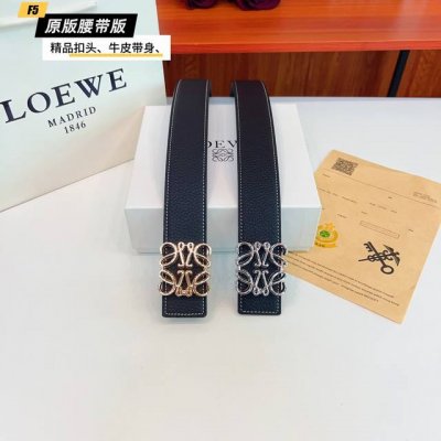 原版品质打孔 品牌：罗意威家 男款 颜色：黑 扣头：金 银 扣头：原版精品纯铜五金扣头 带身：原版牛皮 尺寸：宽约：3.8Cm 长约：95Cm-125Cm 类别