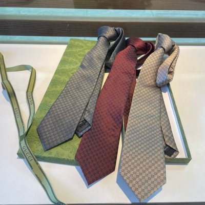 特 G家专柜新款 Gg标识印花领带 男士领带，稀有采用经典小G Logo提花展现精湛手工与时尚优雅的理想选择，这款领带将标志性完美的结合，以时尚搭配手法演绎的更