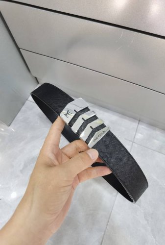路易威登秘原单品质专柜官网同步宽度3.8精美扣头意大利进口皮纹牛皮手感极佳 上身郊果棒男士最爱商务休闲长度100一125下单请留言长度