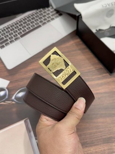 特P190 范思哲皮革腰带，宽度：3.5Cm,以经典美杜莎头像装饰设计。