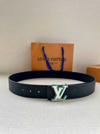 特 Lv 牛皮压花pont Neuf皮带4.0宽 这款taurillon 腰带采用lv Logo压花设计，进口牛皮面料手感柔软细腻，适合各种风格类型使用，经典设 - 点击图像关闭
