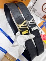 皮带：Lv..路易..威登顶级复刻. 腰带：原单品质百分百头层牛皮，保证真皮。雕花镂空工艺.真空电镀.永不掉色.24K纯钢扣头层小牛皮荔枝纹双面两用专柜同等质量
