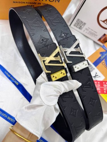 皮带：Lv..路易..威登顶级复刻. 腰带：原单品质百分百头层牛皮，保证真皮。雕花镂空工艺.真空电镀.永不掉色.24K纯钢扣头层小牛皮荔枝纹双面两用专柜同等质量