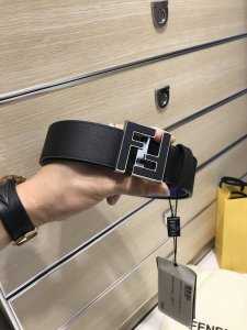 配送专柜包装 打孔针 特 宽40Mm，原单进口双面头层牛皮，搭配原单钌钯电镀F双色扣，手感.油边近乎完美，原产皮料定制，质感无可挑剔，出众的细节，高清实拍，货真