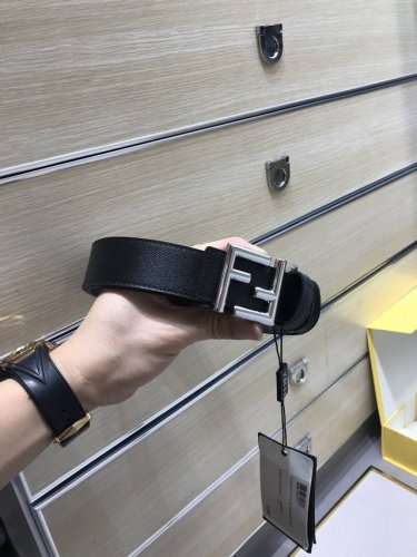 配送专柜包装 打孔针 特批新款 Fd 宽35 Mm 标志造型宽皮带，圆柱F钉扣式带扣，进口小牛皮搭配经典老花Ff 图案，支持Nfc 芯片 ，镀金表面金属制品，品