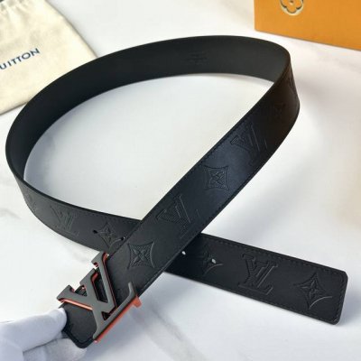 L0Uis Vuitt0N 驢家今季新品 男士原單腰帶 寬度40毫米 經典牛皮壓花大圖案 搭配二層五金 可雙面佩戴 適合沈穩低調的男士使用