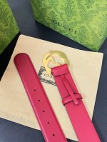 4.0双面大红小牛皮平纹，搭配精品经典扣，