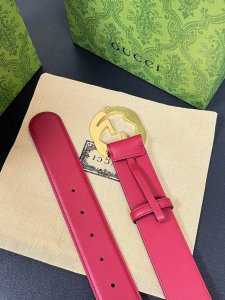 4.0双面大红小牛皮平纹，搭配精品经典扣，