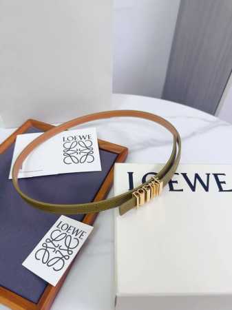 特 Loewe 罗意威专柜最新同款腰带 选用光滑牛皮革窄款腰带 配有Anagram Pebble针扣 卓越的工艺 个性的造型 精美的材质 宽 15Mm - 点击图像关闭