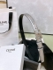 特 Celine 24中号triomphe Taurillon皮革腰带 青铜色 Taurillon.中腰，银色饰面金属件、亮面牛皮腰带 咖啡色！Triomphe