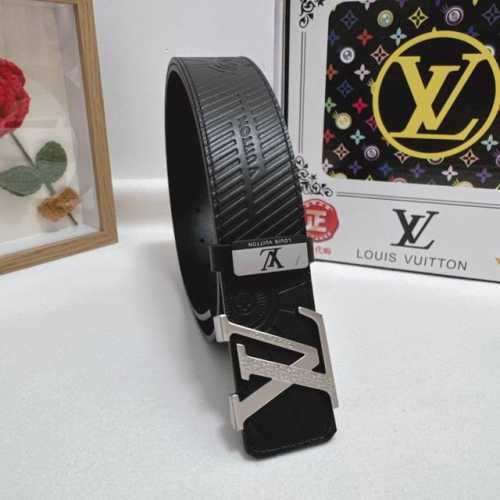 品名：Lv..路易..威登 材质：原单牛皮腰带 百分百头层牛皮腰带保证真皮，24K纯钢扣，专柜原单品质、做工精细，时尚大牌，送人自用首选 包装： 请认准如图专柜