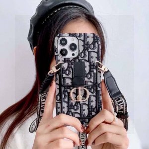 Dior蒙田系列卡包手机壳，刺绣织带肩带 型号：为了不出现报错型号，请打开本机查看手机设置显示的型号 Iphone17系列更新 Iphone17promax I