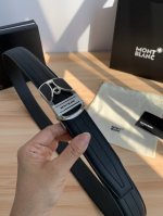 品牌 万宝龙 自动。 描述 双面原版皮，这款饰有带扣的腰带配以水牛皮衬里，覆以Monogram 牛皮。展现细腻的品牌特质，是牛仔裤的理想配件 字母带扣；3.5宽