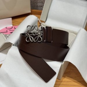 意威新款男士腰带 专柜最新同款腰带，选用头层牛皮制作腰带，配有品牌 Anagram针扣五孔调节，卓越的工艺 个性的造型 精美的材质. 宽度：40毫米 *皮质*：