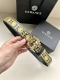 特 宽度4.0Cm Versace 范思哲 此款Palazzo腰带采用牛皮革面料制作，并饰有Le Pop Classique图案印花和标志性的旋转尾夹 美杜莎五