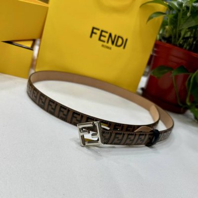 特 Fendl芬迪 宽20Mm，原单进口小牛皮，搭配原单钌钯电镀F扣，手感.油边近乎完美，原产皮料定制，质感无可挑剔，出众的细节，高清实拍，货真价实，品质保证。