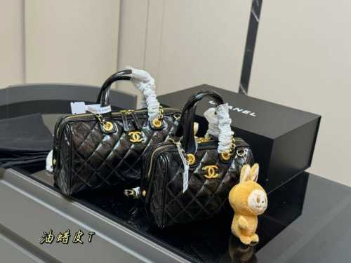 配折叠盒飞机盒 Chanel25C值得入吗 香奈儿这个黑色保龄球真的是太可爱了吧 尺寸也很好短途出差也没有什么问题 尺寸:31.16Cm 22.15Cm