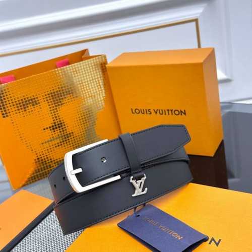 Everyday Pin 腰带为光滑皮革融入路易威登铭纹黄铜搭扣，再将精巧 Lv Initiales 装饰悬挂于束带圈之下。醒目缝线聚合视觉焦点，可轻松升级正装