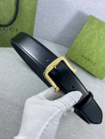 宽度4.0Cm Gucci 互扣式双g带原单钢扣，源自品牌现代风格典藏设计，对品牌的精巧致敬，于1950年代由gucci引入，诠释出其精致的马术风格。