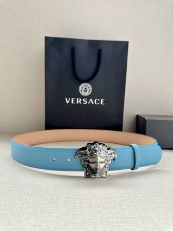 宽度4.0Cm Versace 范思哲 此款柔软的皮带饰彩色3D美杜莎腰带扣，可搭配正装或休闲牛仔装。 - 点击图像关闭